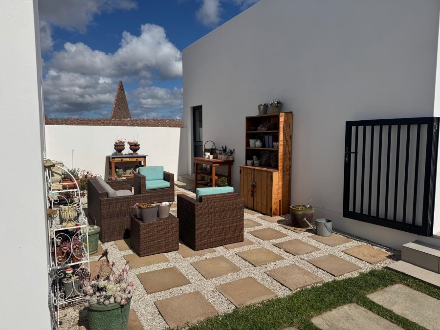 2 Bedroom Property for Sale in Stilbaai Oos Western Cape